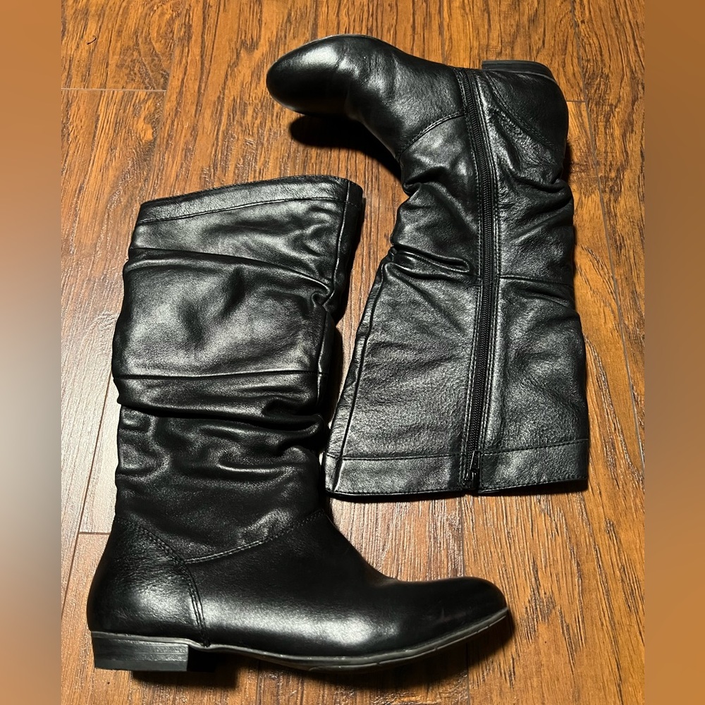 Leather boots by Aldo. Size 7.5 (38)